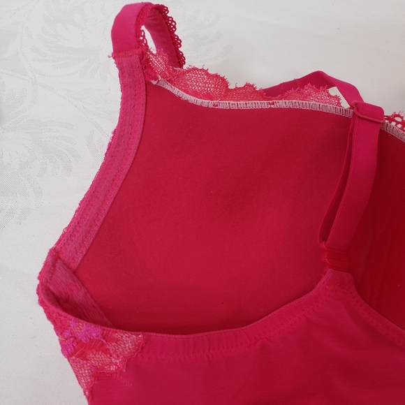 Victoria's Secret Body By Victoria Bra 34D - Picture 4 of 9